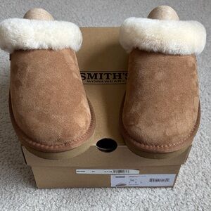 NIB SMITH’s shearling mule slipper